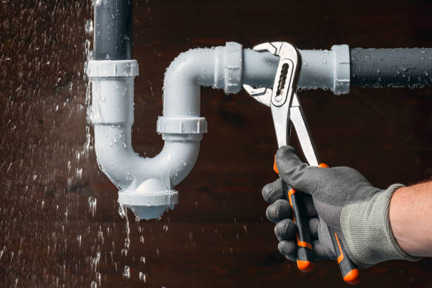Professional Leak Detection technician working in Clarendon Hills, IL